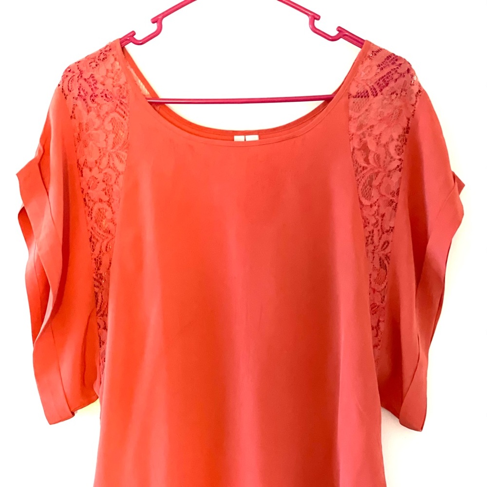 Kimono style blouse with lace